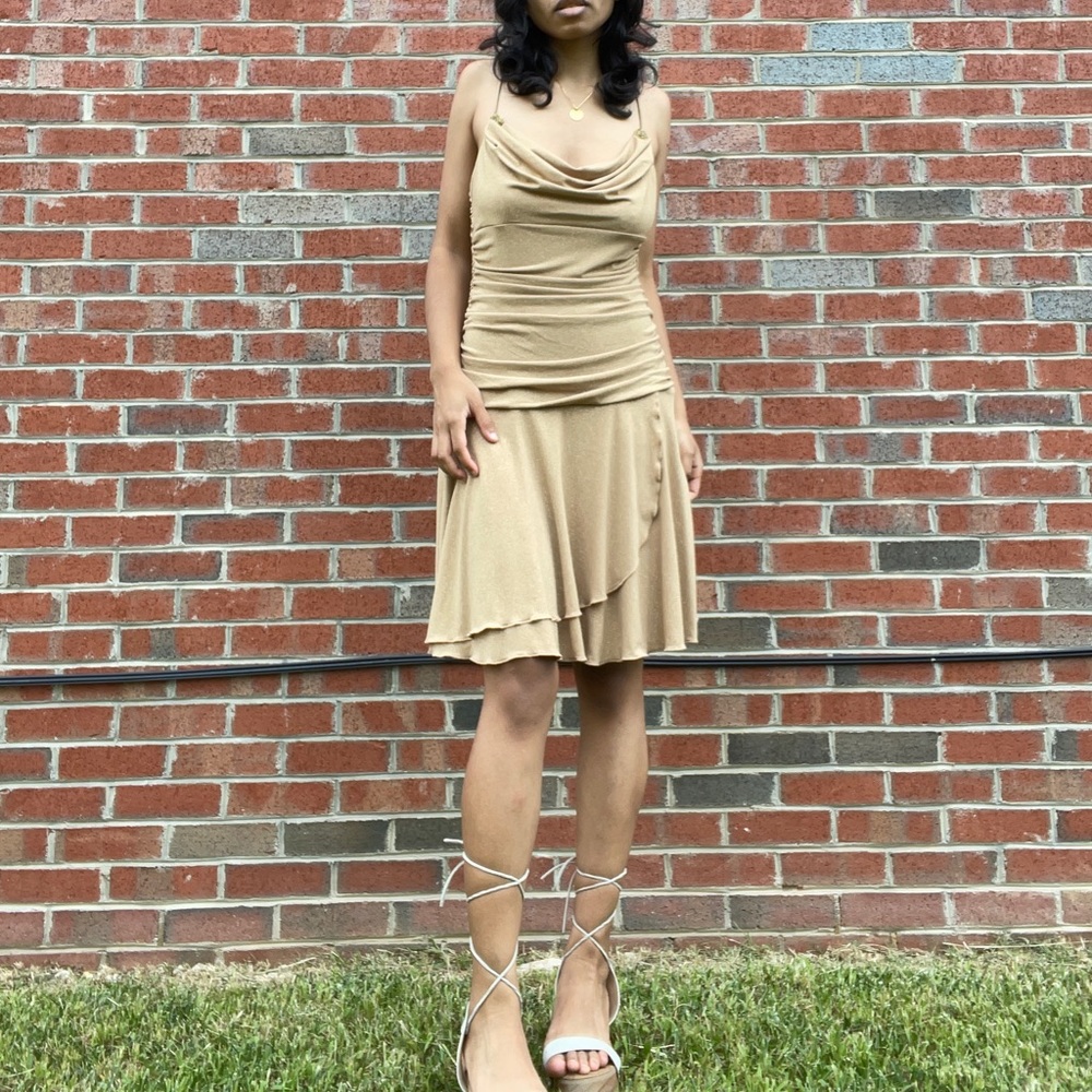 VTG Y2K ⏰ CITY TRIANGLES tan with gold metallic detailing mini dress
